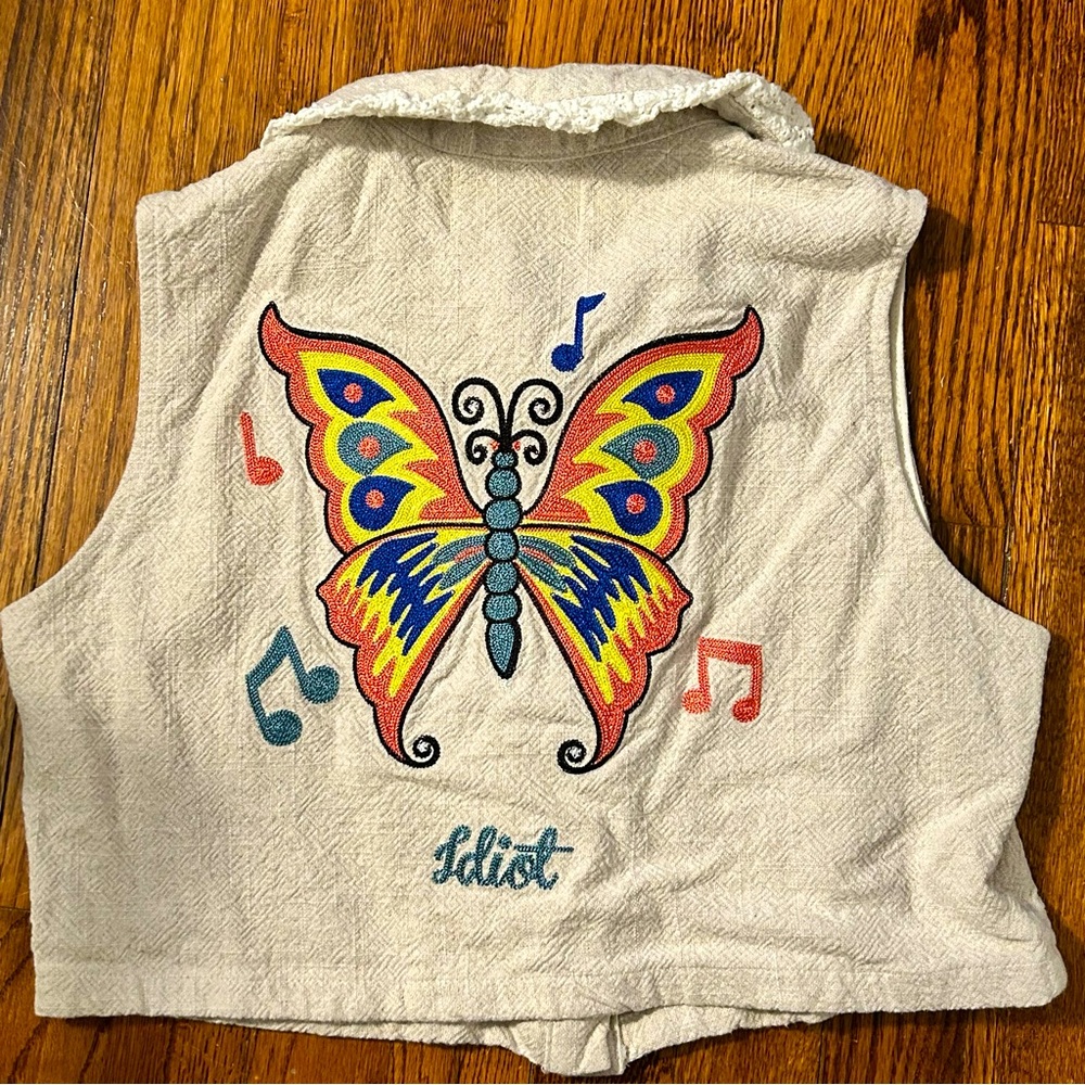 Fashion Brand Company linen sleeveless button-up with Butterfly Idiot embroidery